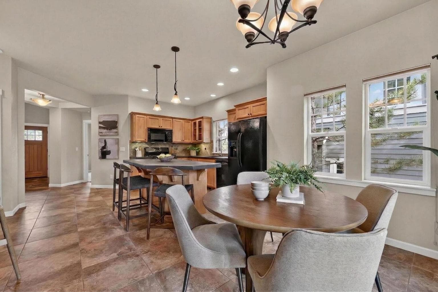 Photo of 1370 NW Mt Washington Drive 14 of 41