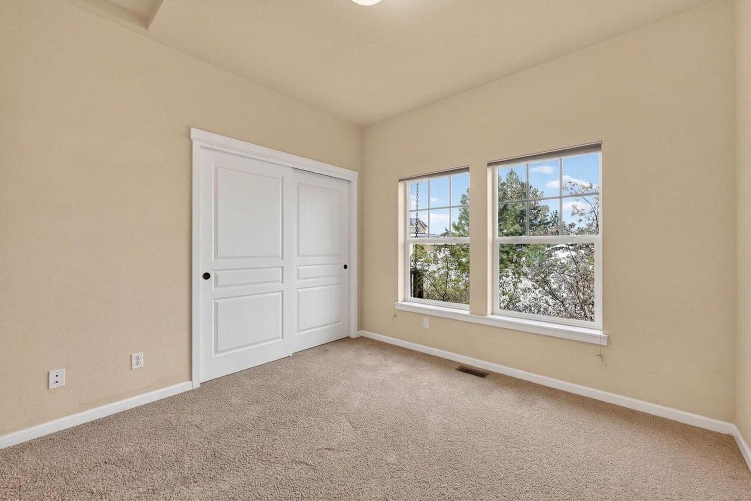 Photo of 1370 NW Mt Washington Drive 16 of 41