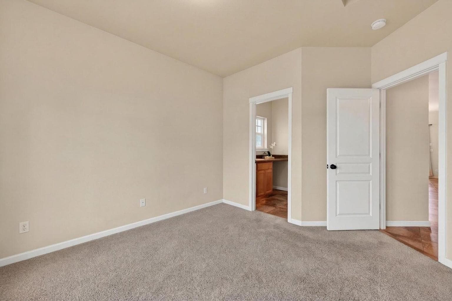 Photo of 1370 NW Mt Washington Drive 17 of 41
