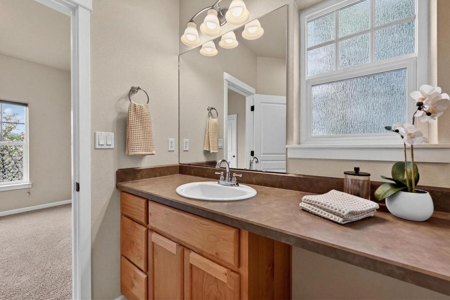 Photo of 1370 NW Mt Washington Drive 18 of 41