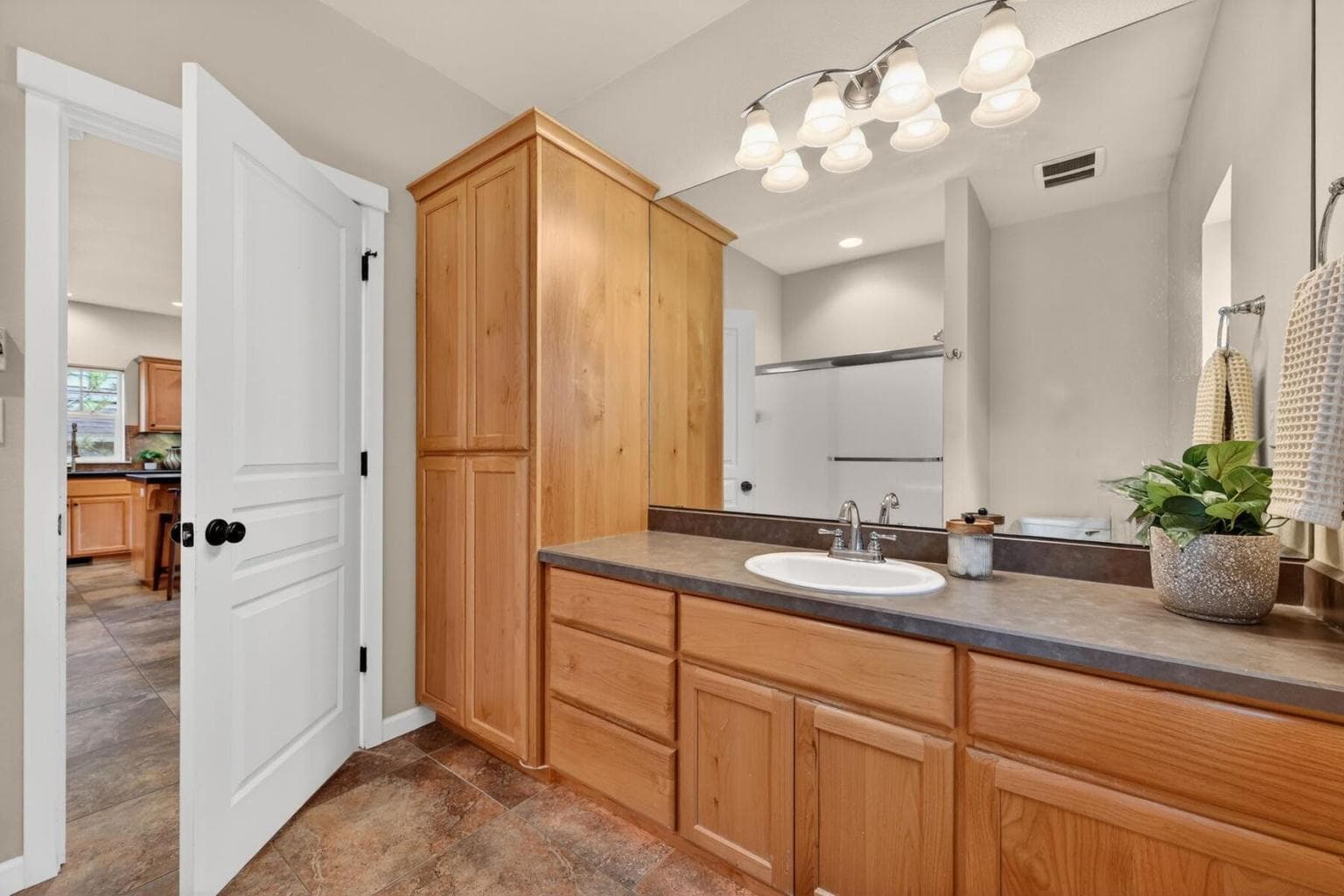Photo of 1370 NW Mt Washington Drive 21 of 41