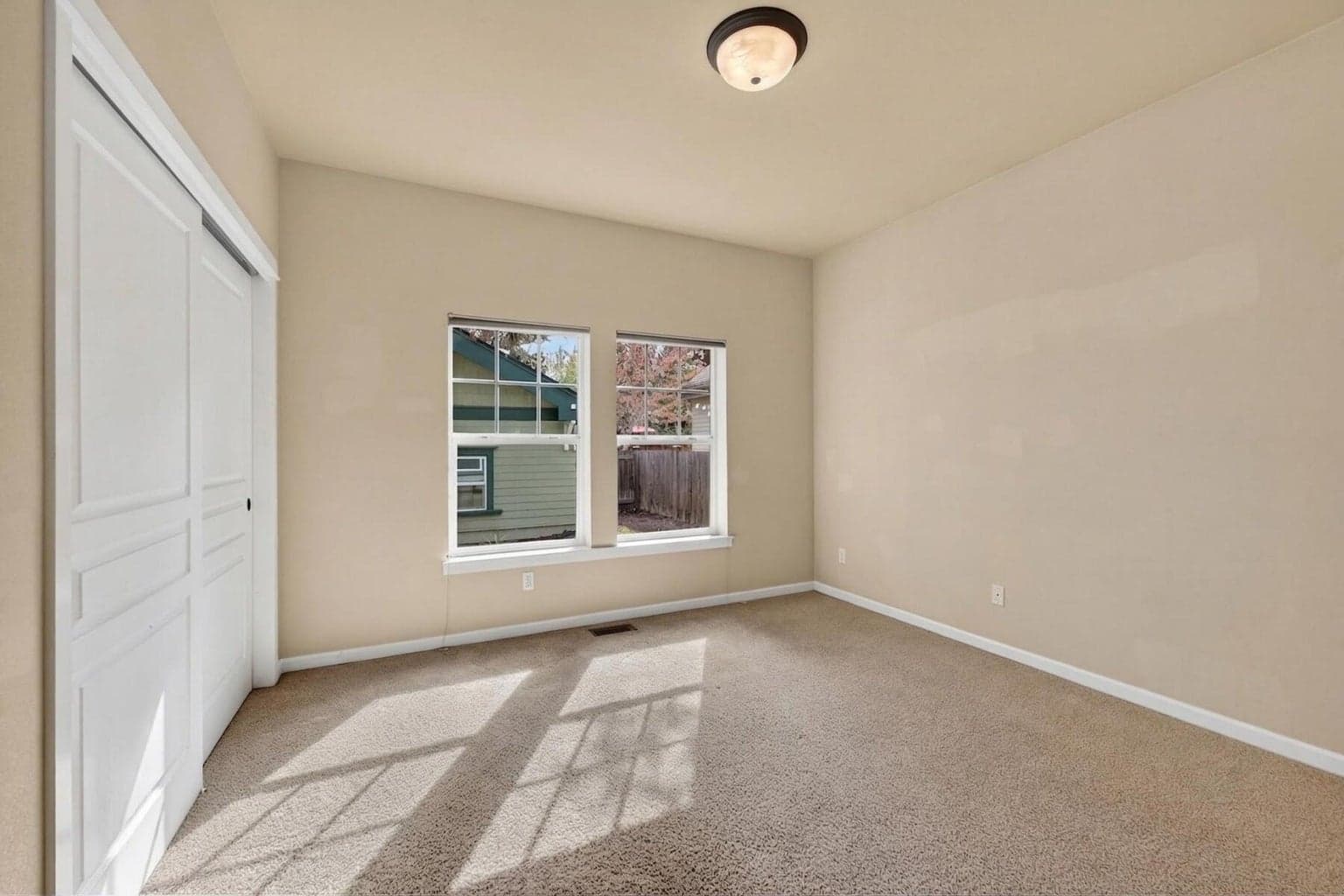 Photo of 1370 NW Mt Washington Drive 23 of 41