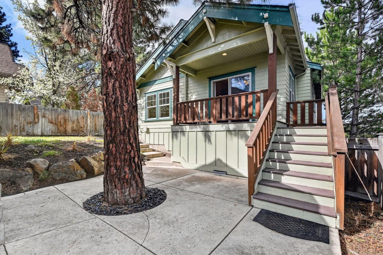 Photo of 1370 NW Mt Washington Drive 24 of 41