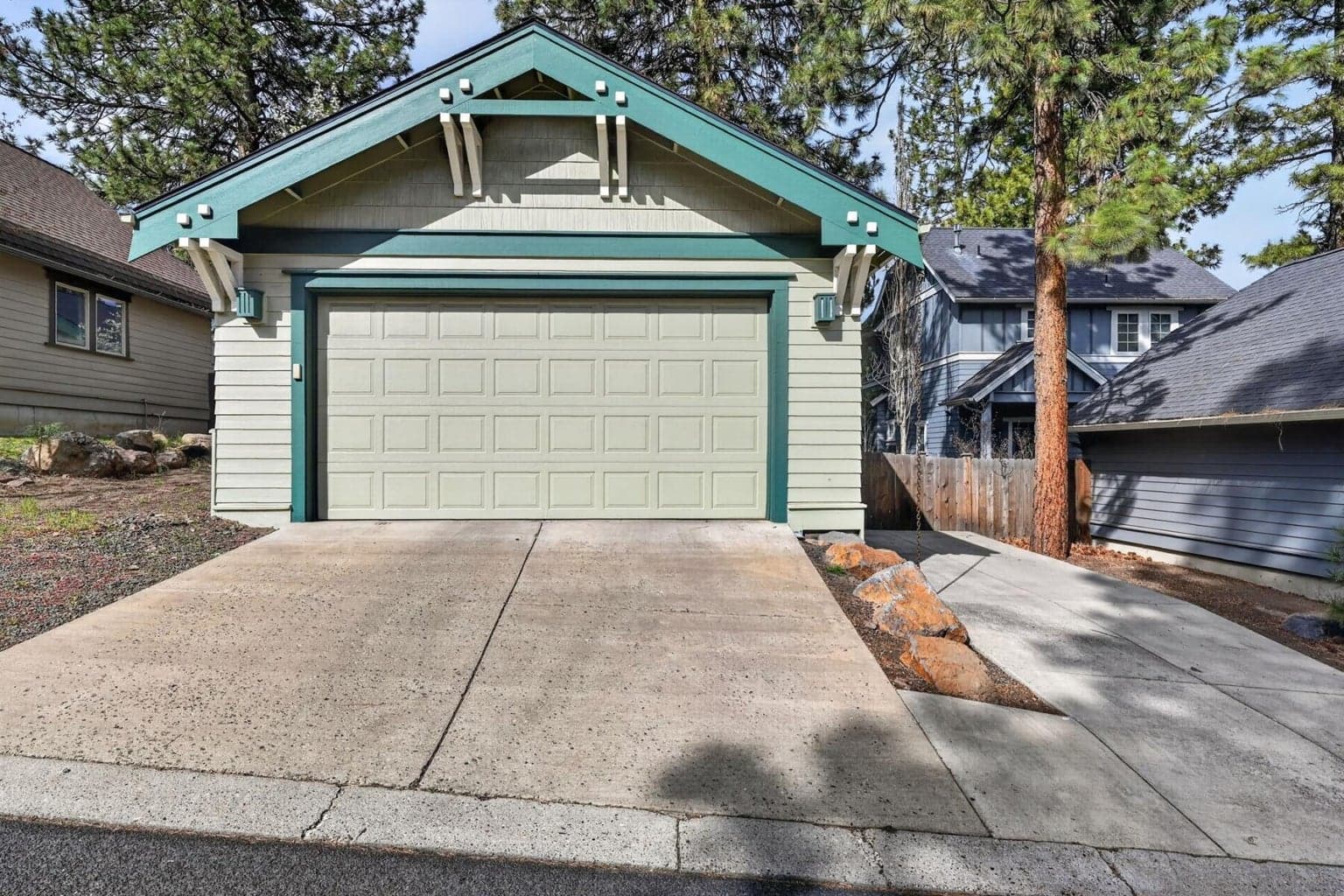 Photo of 1370 NW Mt Washington Drive 27 of 41