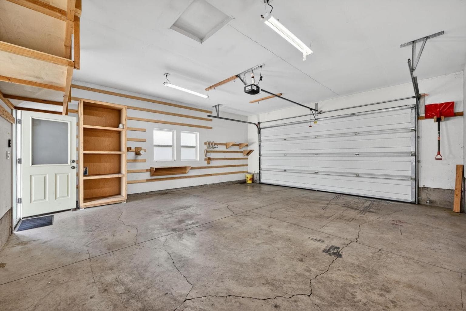 Photo of 1370 NW Mt Washington Drive 30 of 41