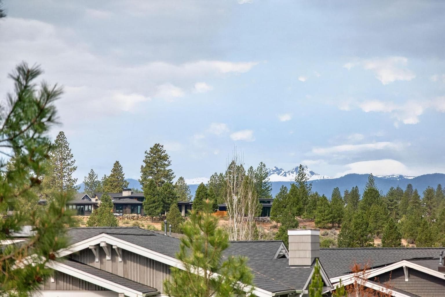 Photo of 1370 NW Mt Washington Drive 31 of 41
