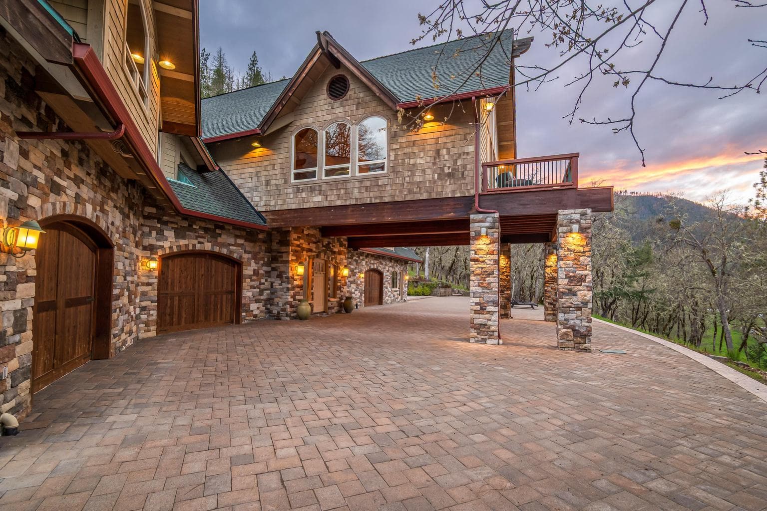 Photo of 3998 Little Applegate 3 of 77