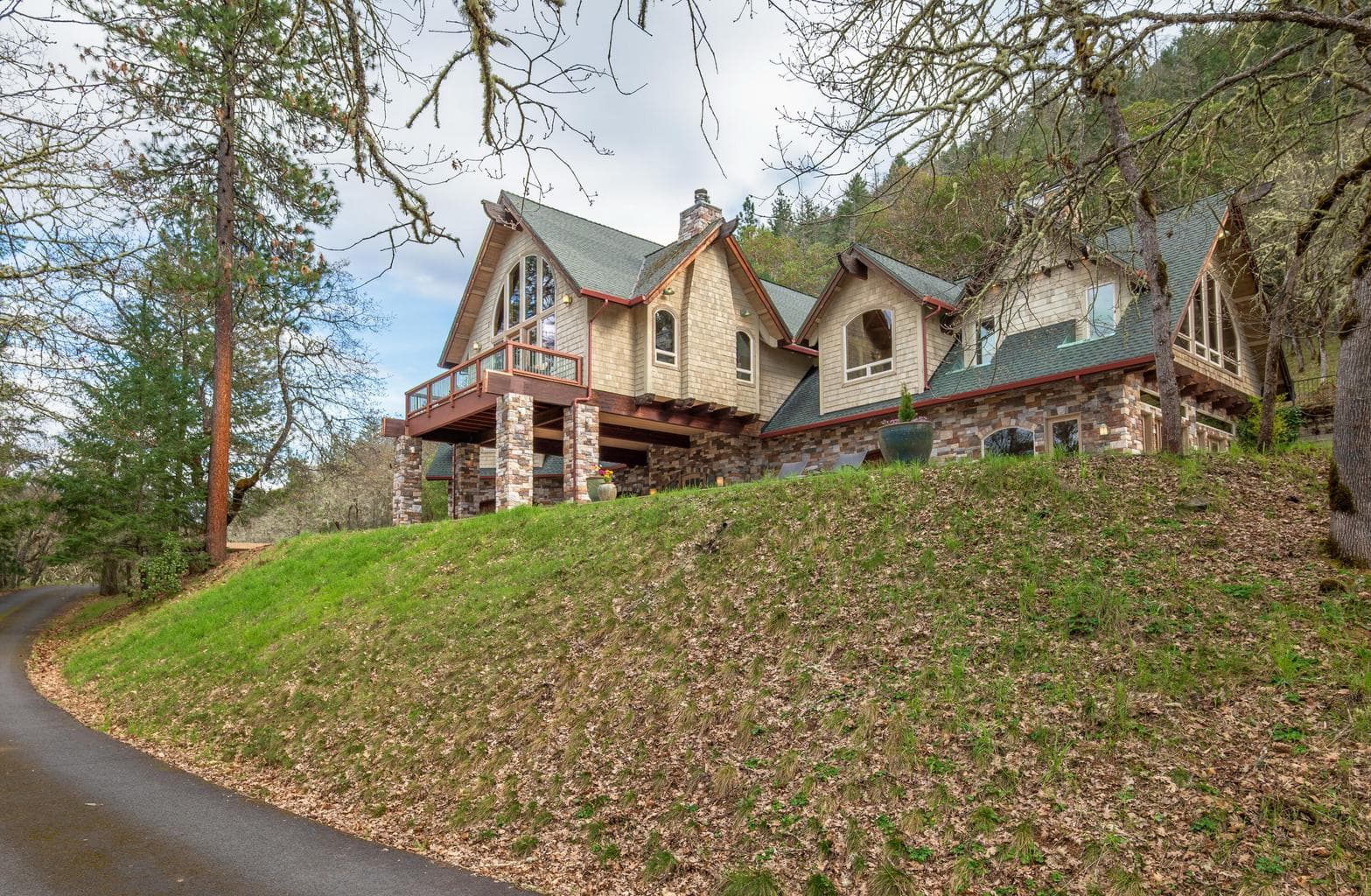 Photo of 3998 Little Applegate 4 of 77