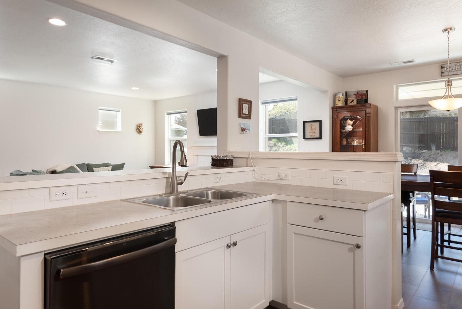 Photo of 2955 NE Quiet Canyon Drive 7 of 30
