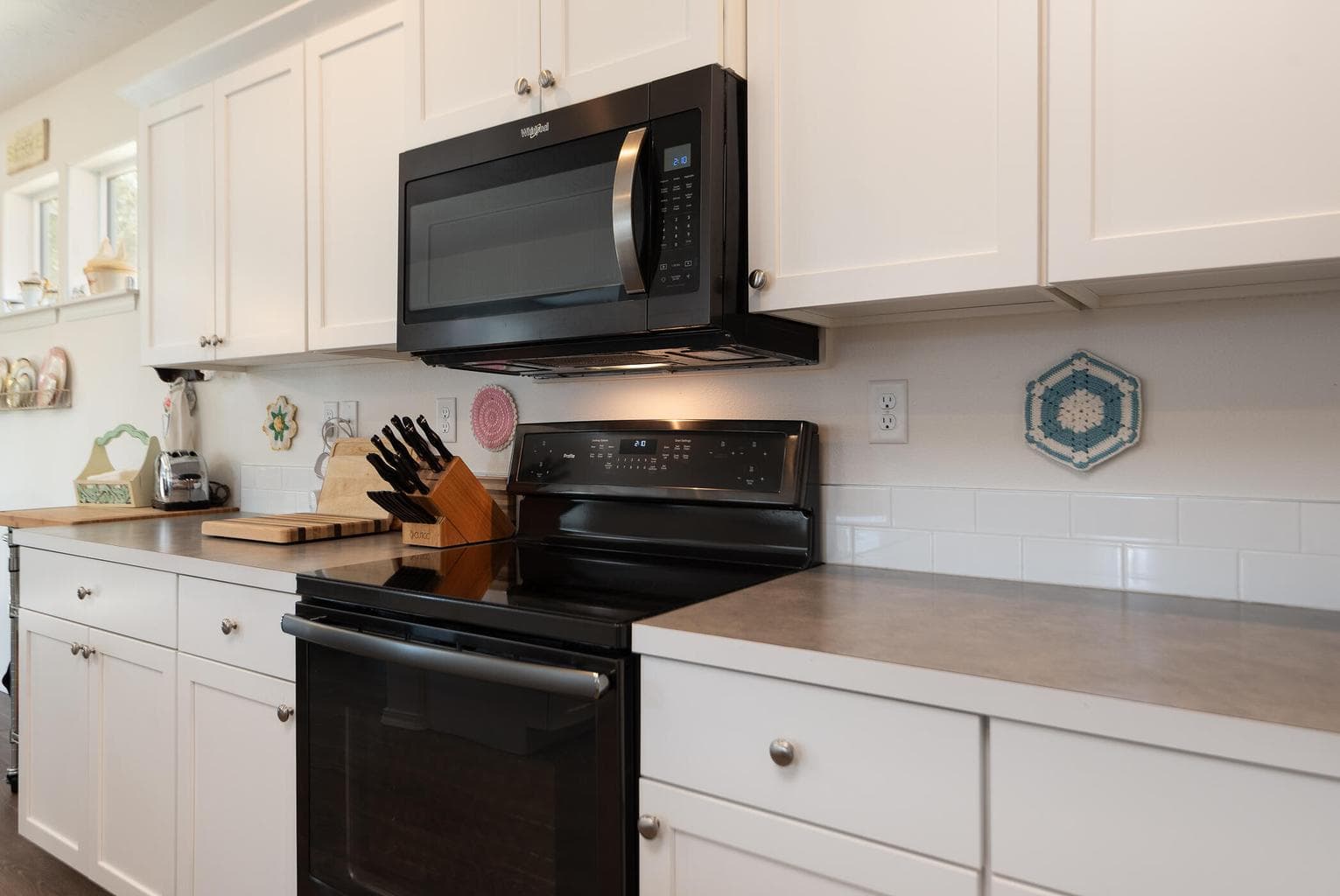 Photo of 2955 NE Quiet Canyon Drive 9 of 30