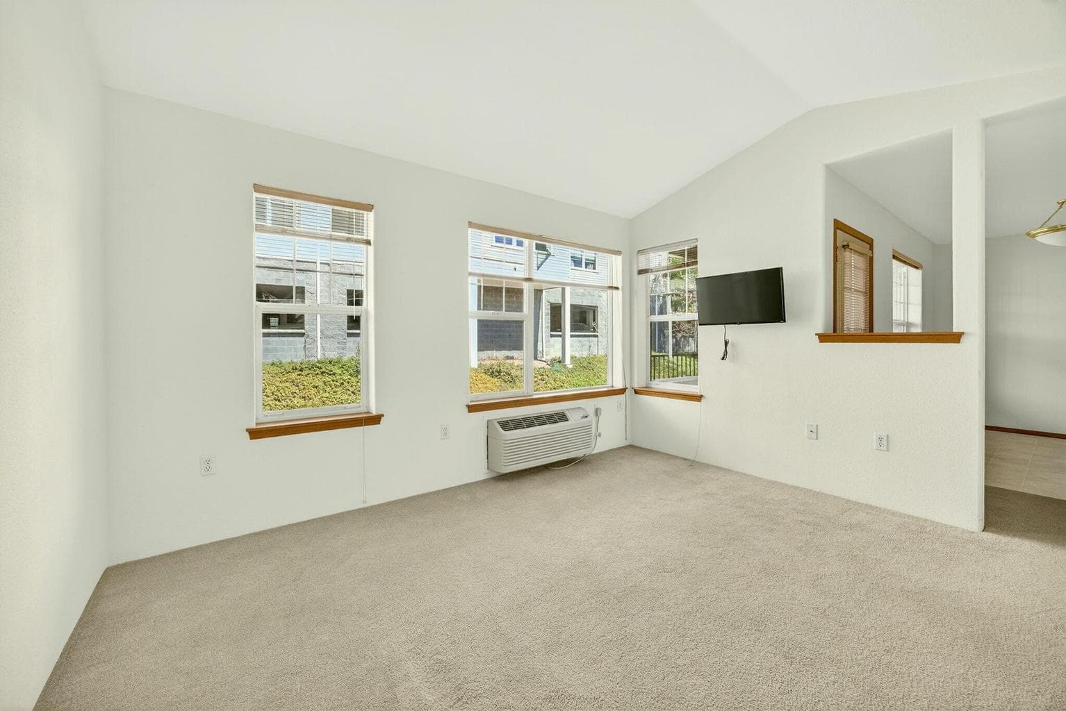 Photo of 943 Mountain Meadows 2 of 58