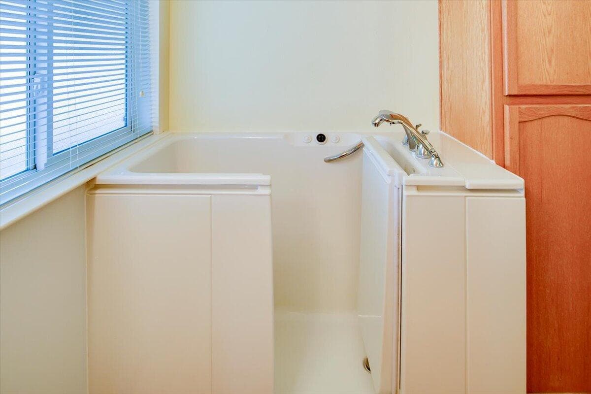 Walk-in tub