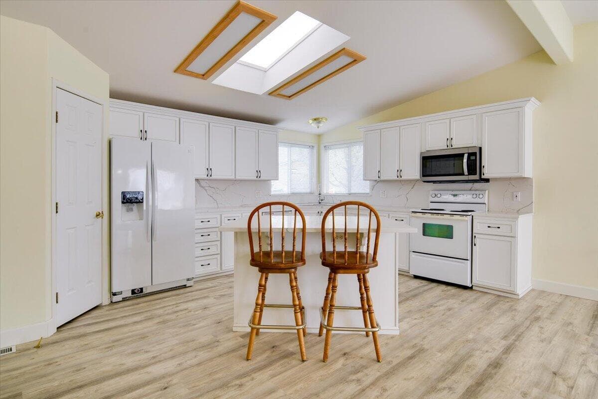 Photo of 533 NE Shoshone Drive 13 of 43