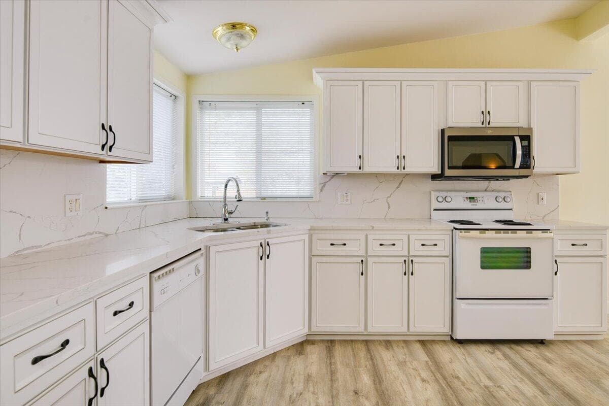 Quartz kitchen countertops