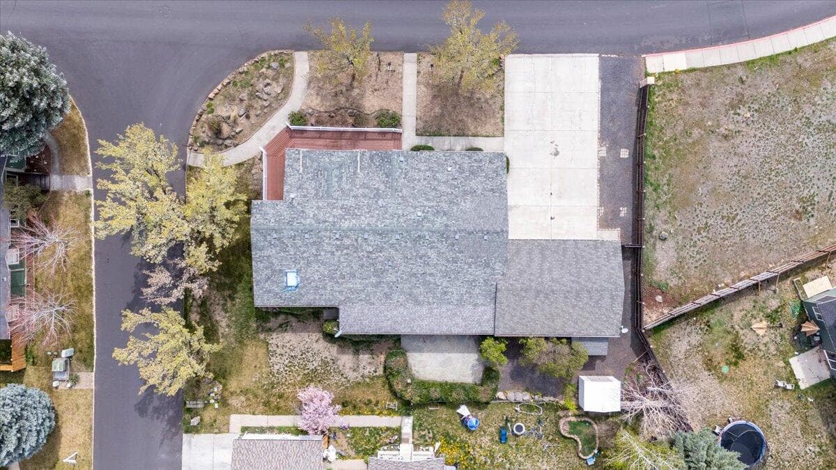 Photo of 533 NE Shoshone Drive 40 of 43