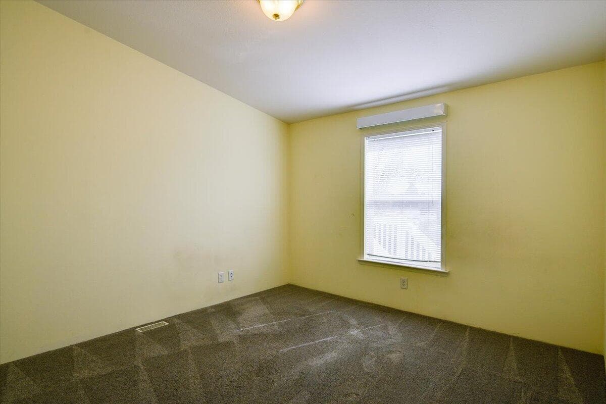 Photo of 533 NE Shoshone Drive 33 of 43