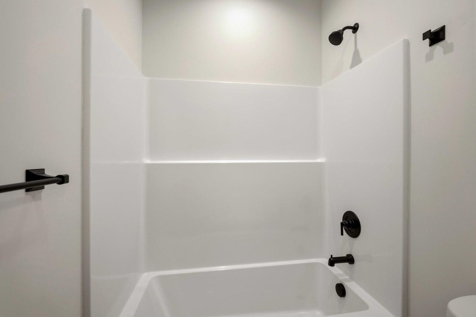 Bright guest bath with tub-shower combination and modern fixtures, ideal for guests, daily living, or flexible household needs.