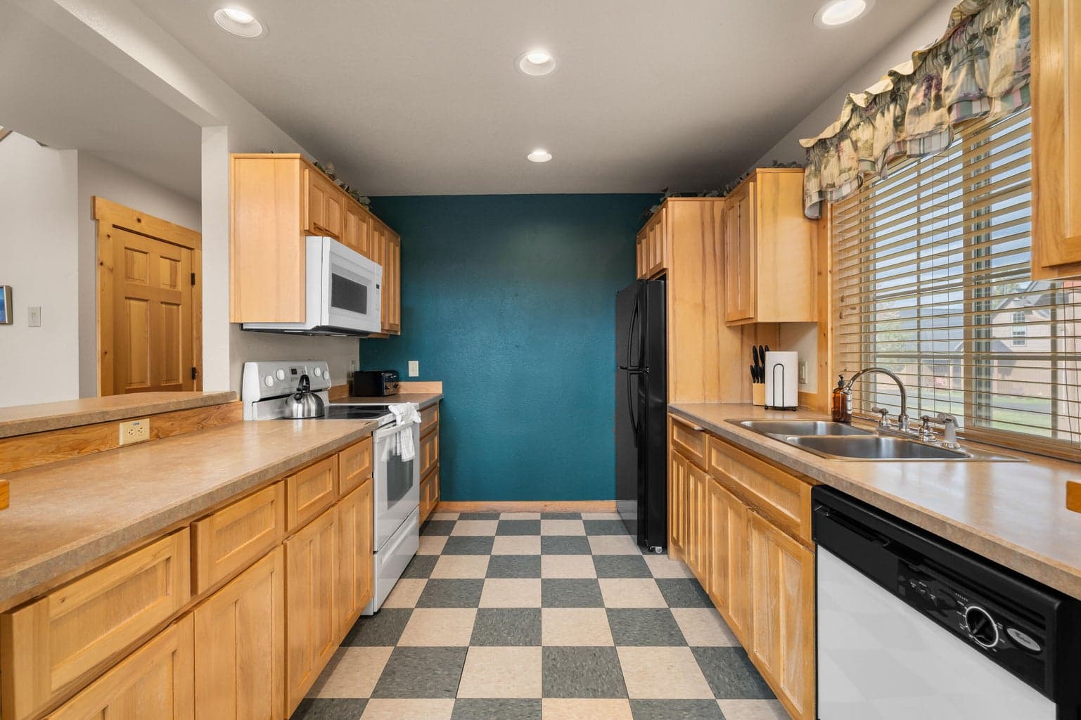 Photo of 8588 Red Wing Lane 15 of 56