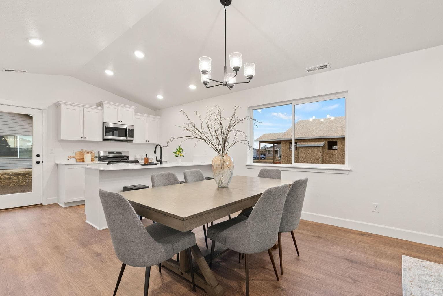 Photo of 407 NW Monte Vista Avenue 6 of 24