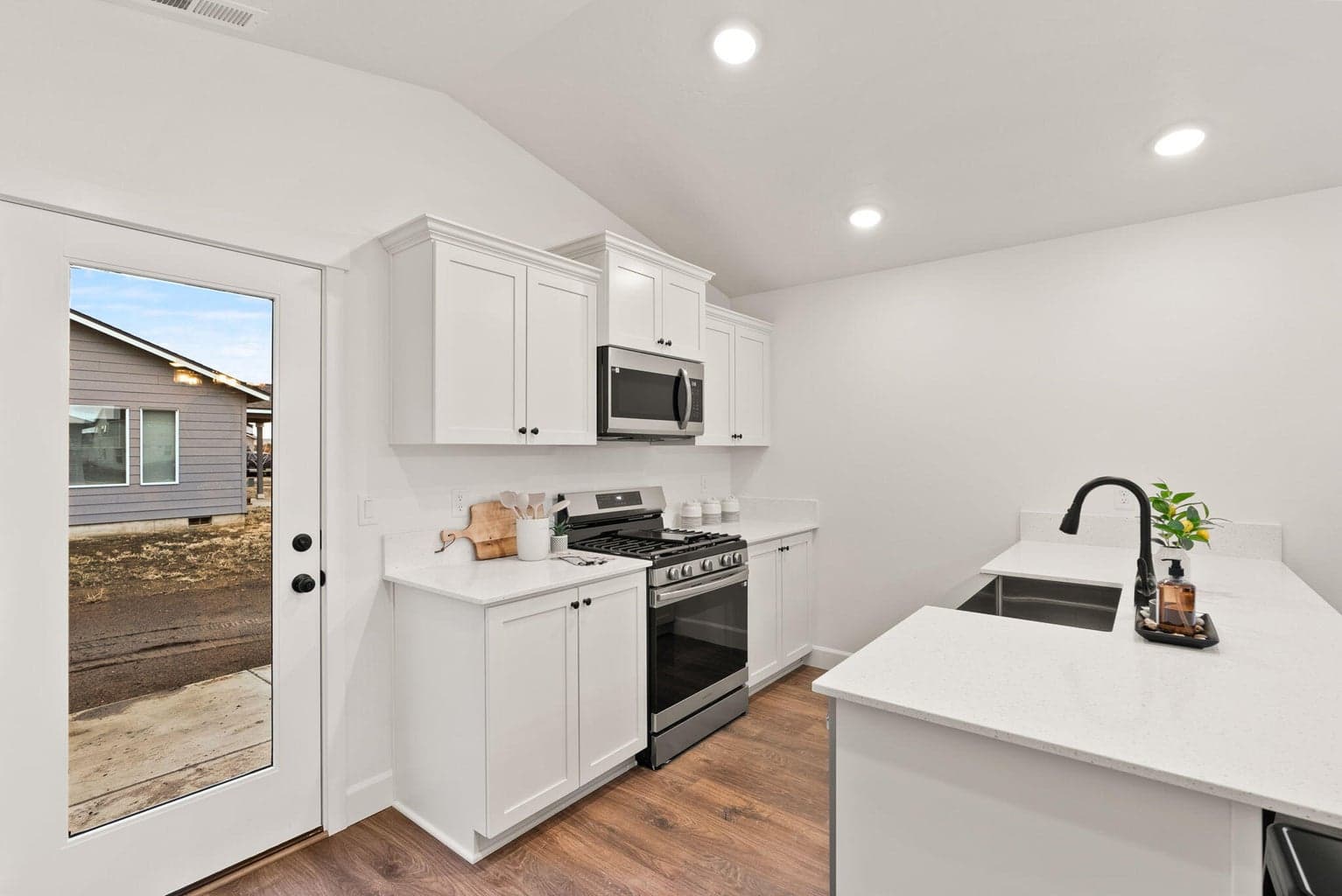 Photo of 407 NW Monte Vista Avenue 8 of 24