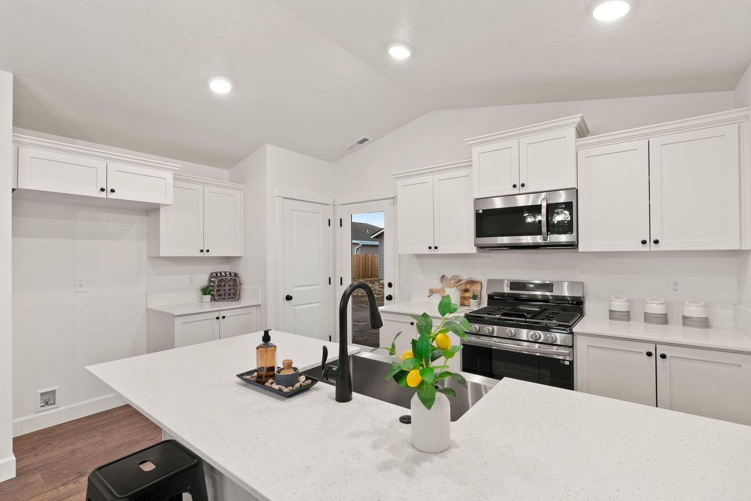 Photo of 407 NW Monte Vista Avenue 10 of 24