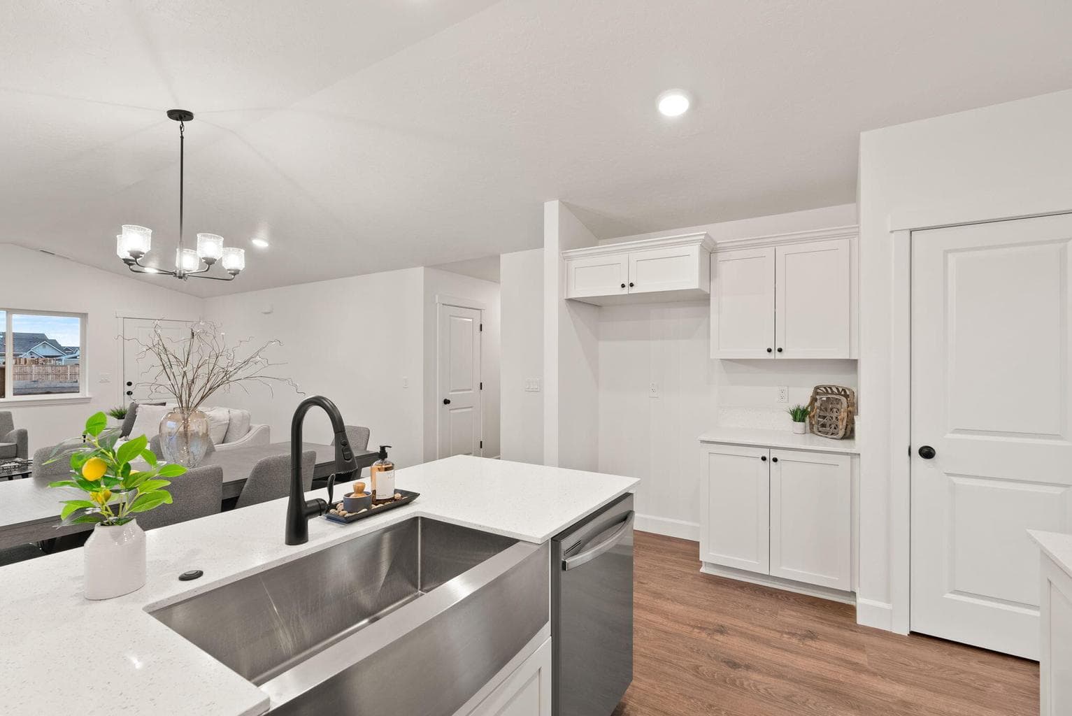 Photo of 407 NW Monte Vista Avenue 11 of 24