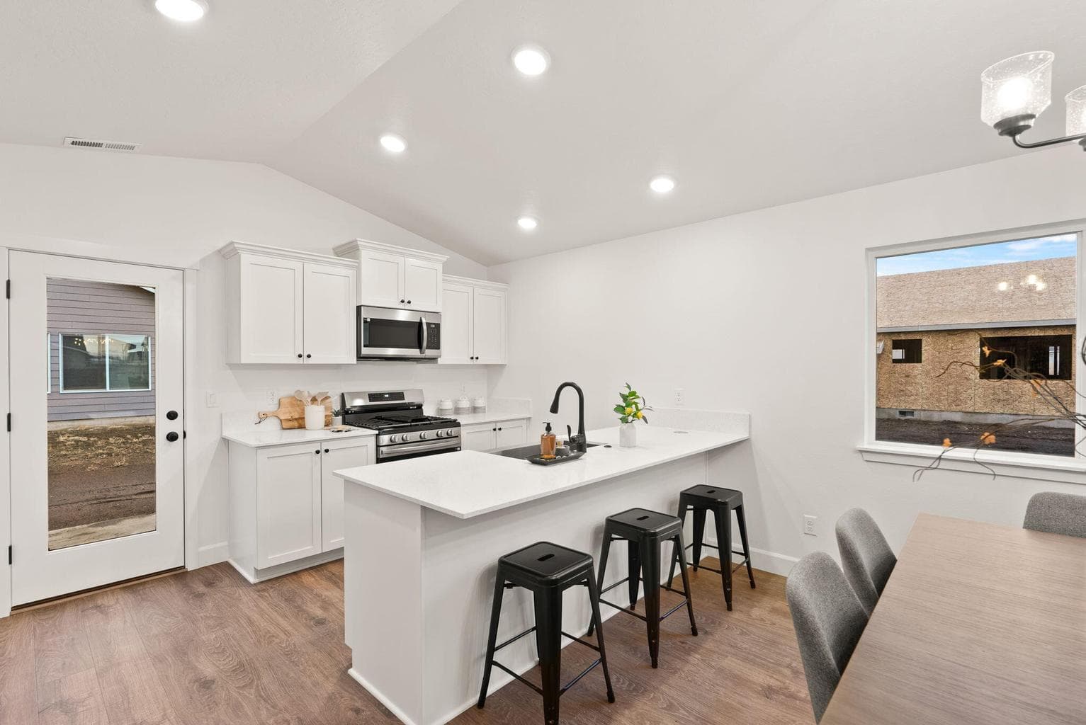 Photo of 407 NW Monte Vista Avenue 12 of 24