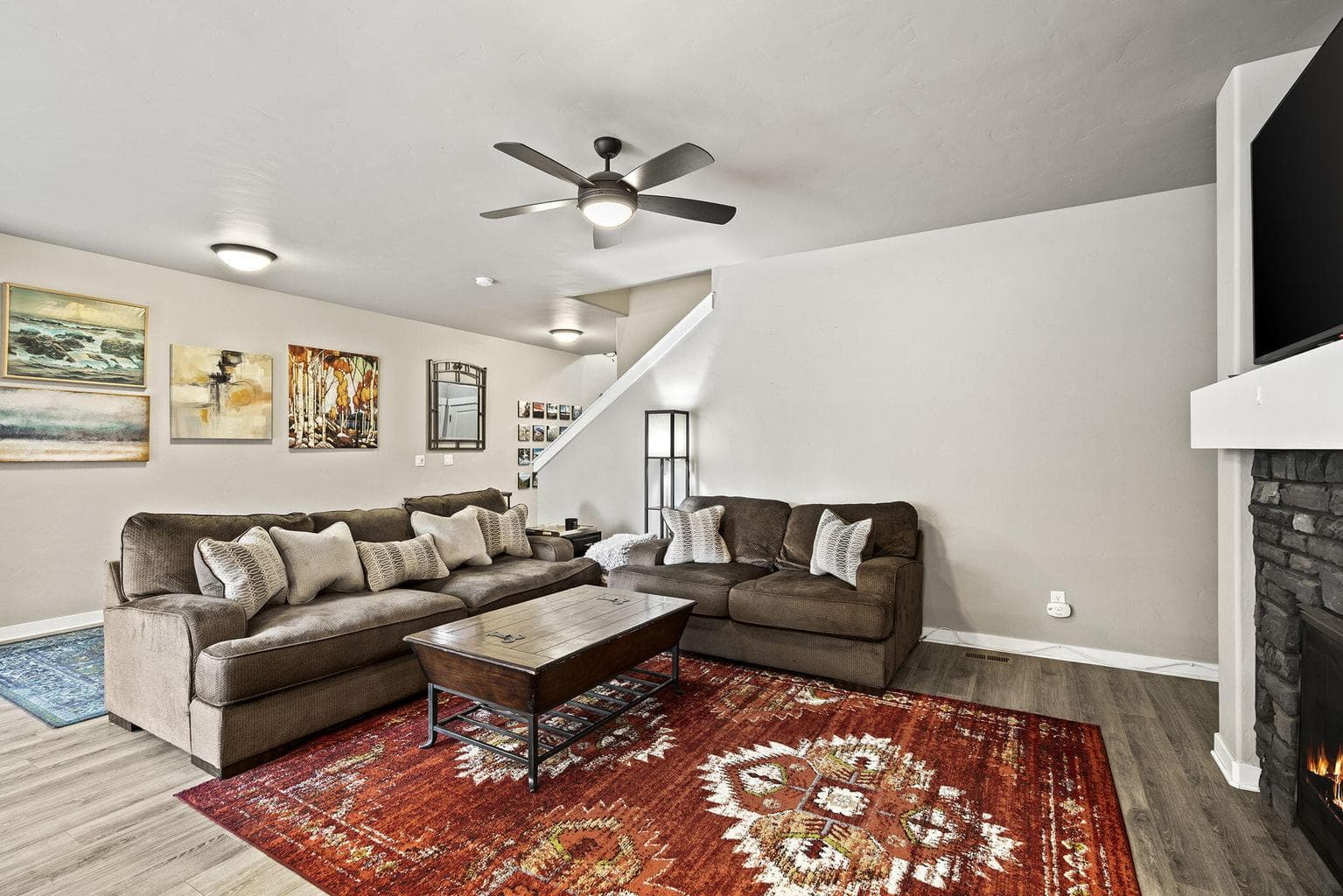 Photo of 60439 Hedgewood Lane 7 of 40