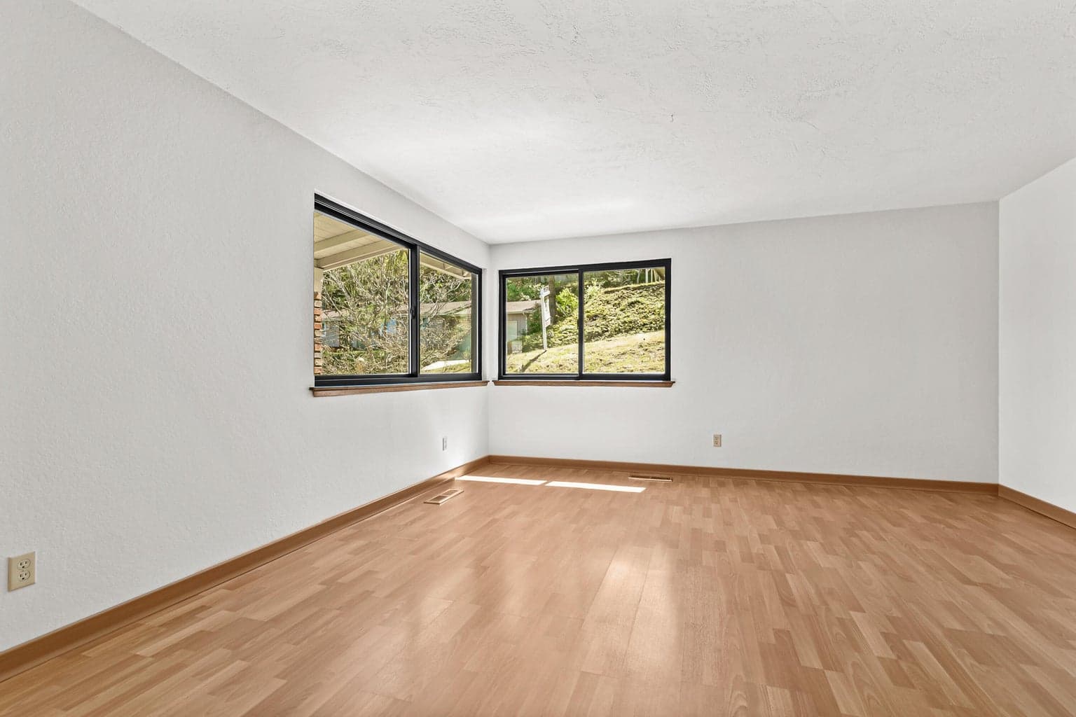 Photo of 1015 Oneida 4 of 31