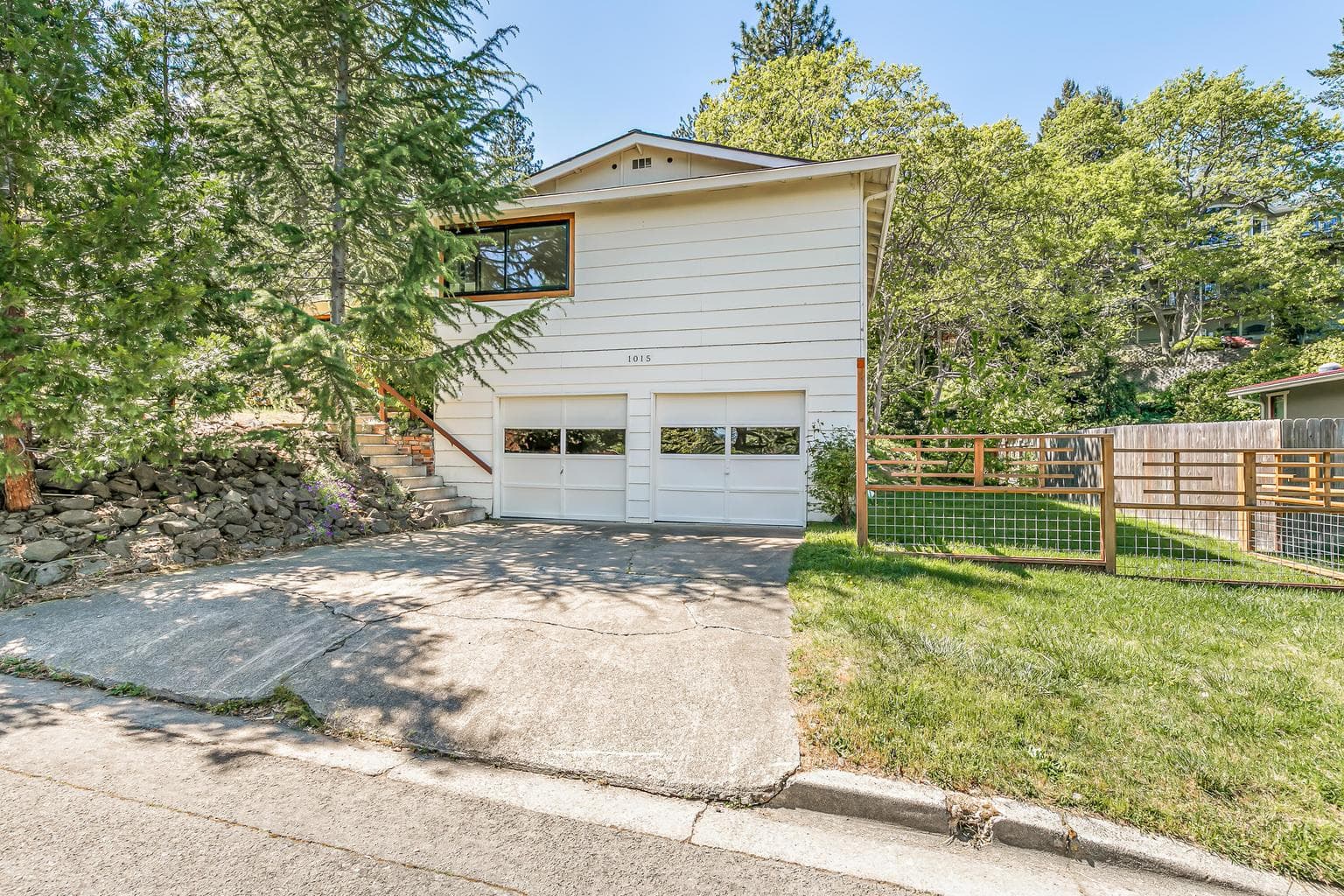 Photo of 1015 Oneida 1 of 31