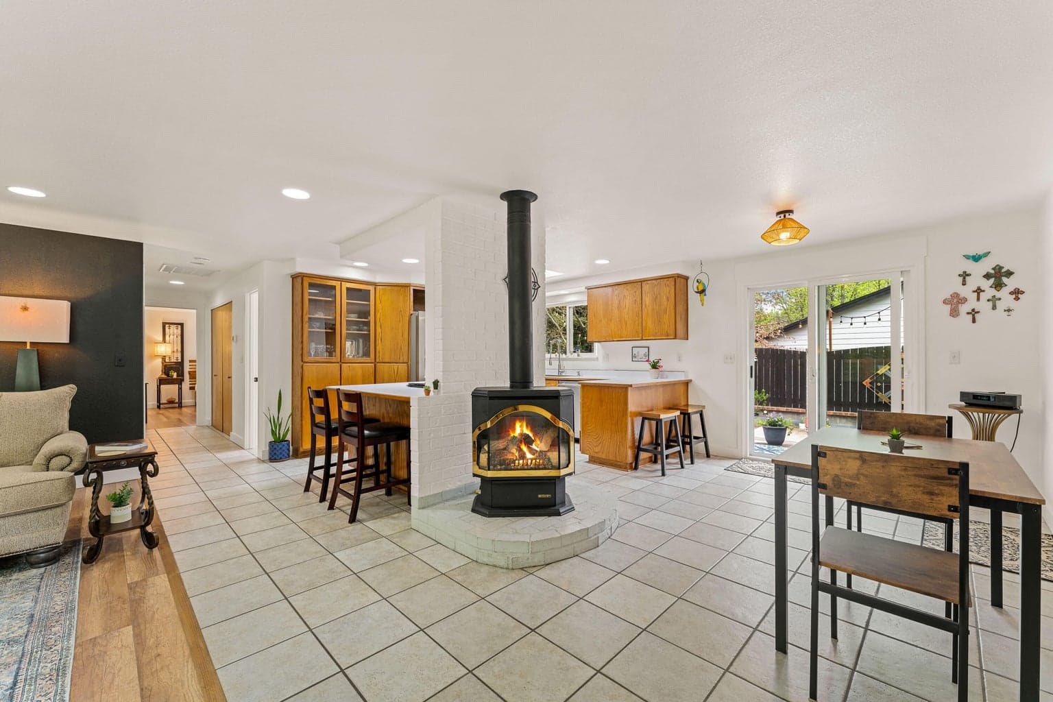 Photo of 1500 B 5 of 48