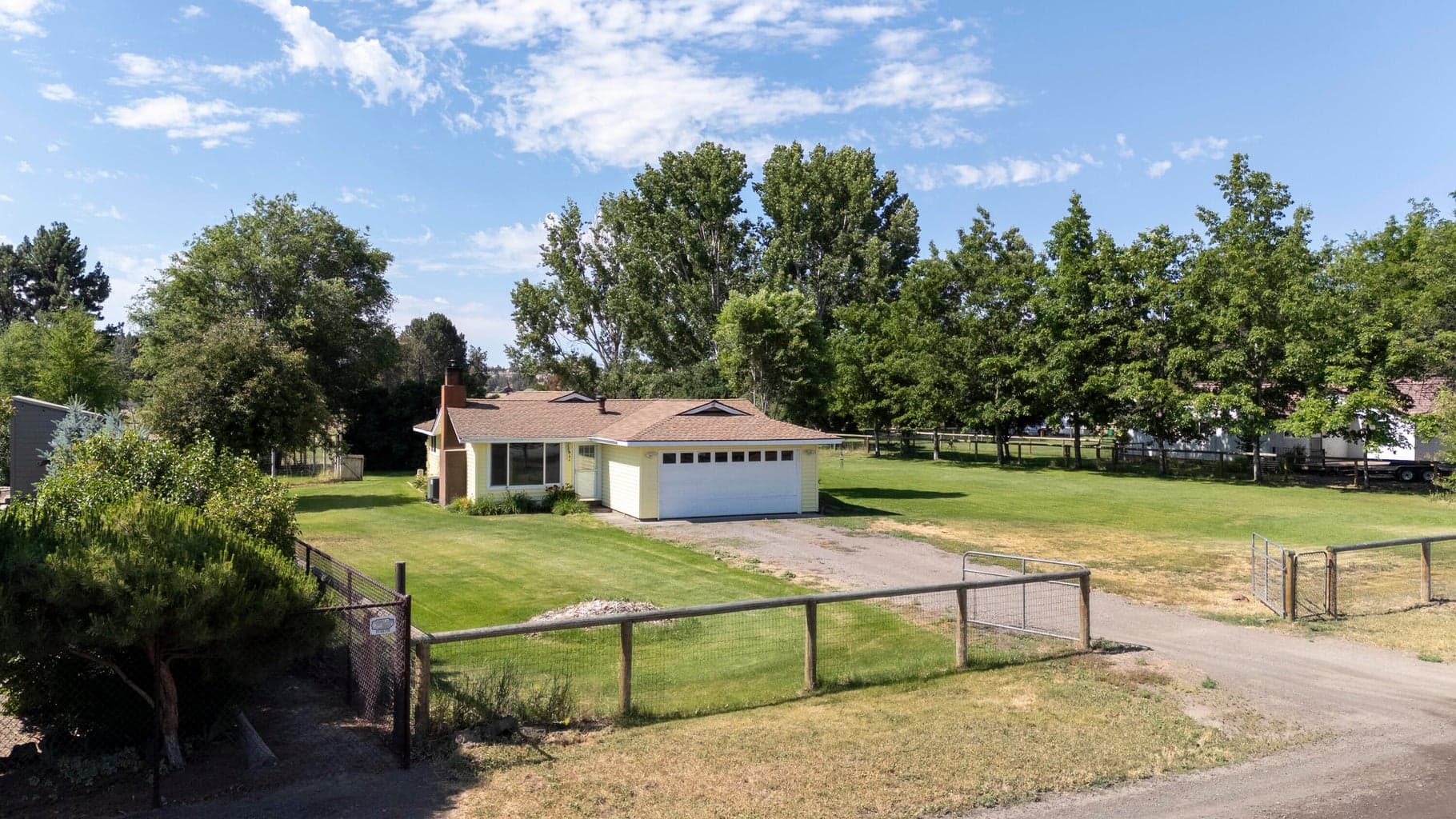 Photo of 3992 NW Xavier Avenue 1 of 16