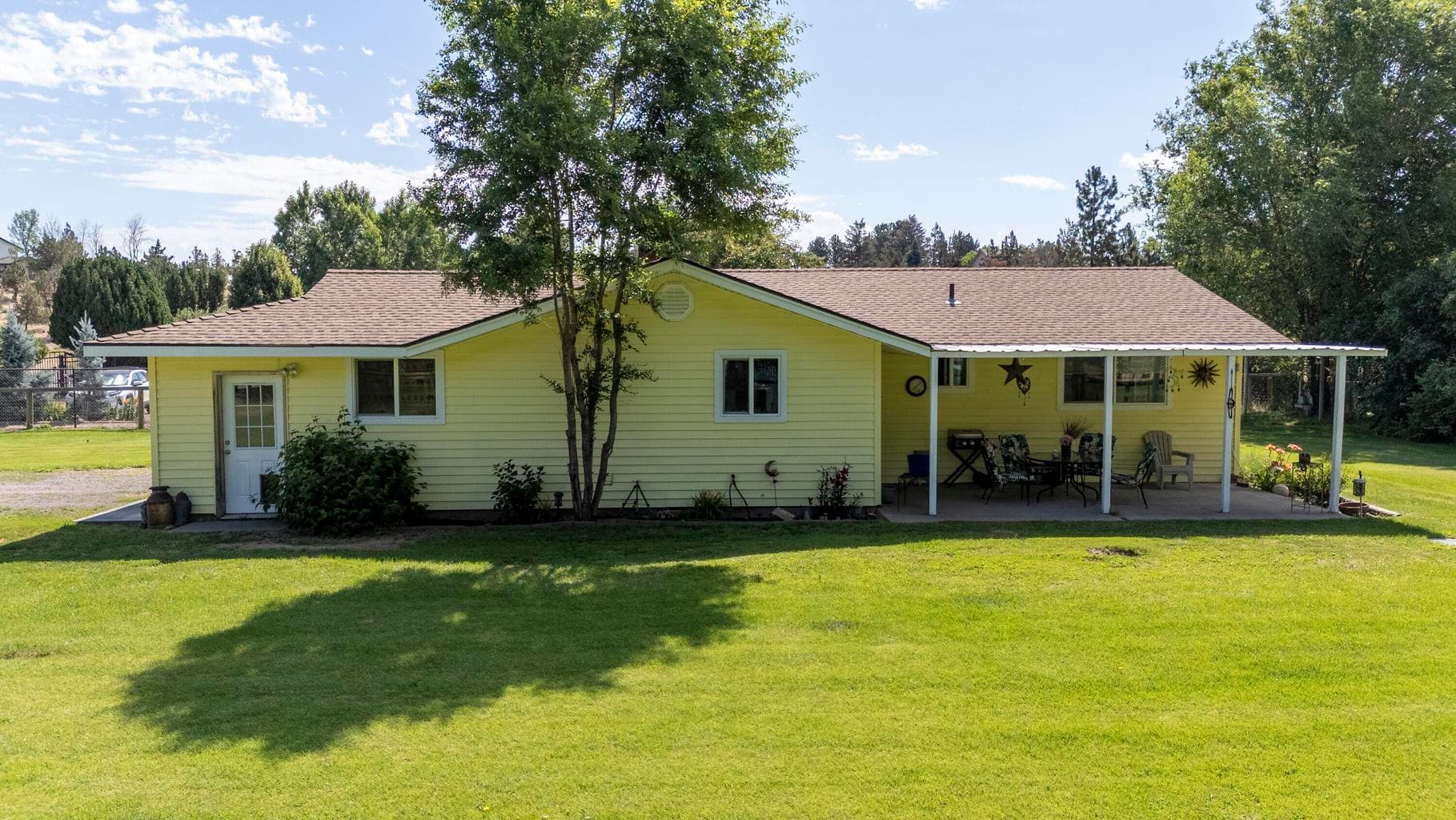 Photo of 3992 NW Xavier Avenue 2 of 16