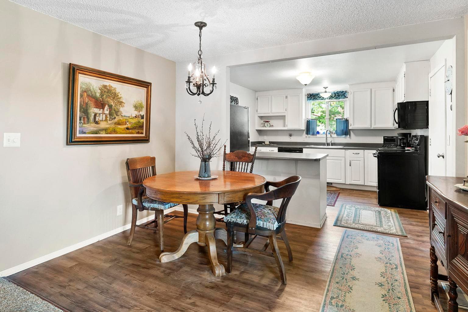 Photo of 3992 NW Xavier Avenue 5 of 16