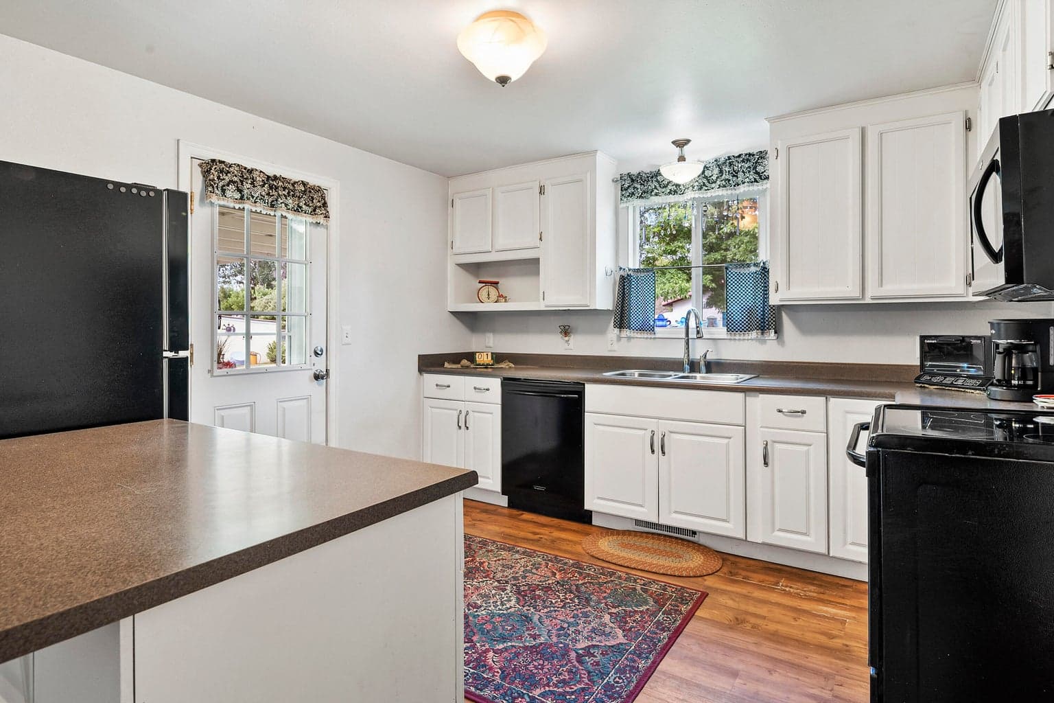 Photo of 3992 NW Xavier Avenue 6 of 16