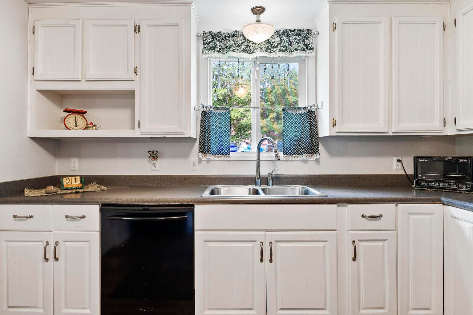 Photo of 3992 NW Xavier Avenue 7 of 16