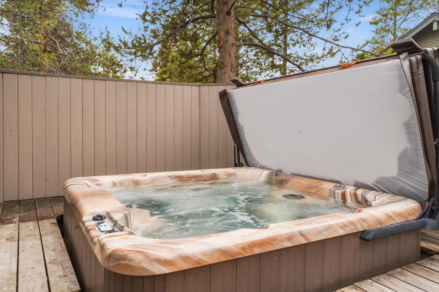 Private Hot tub for chilly Sunriver nights