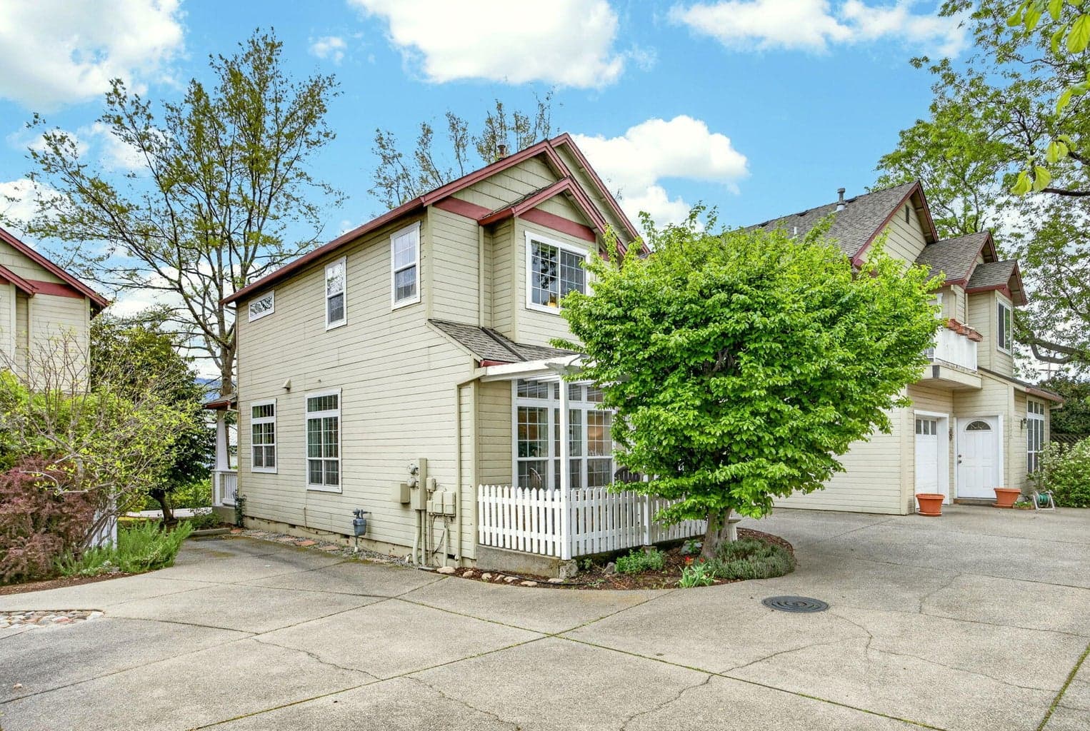 Photo of 2150 Siskiyou 4 of 40
