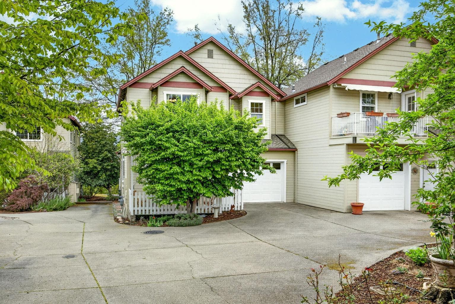 Photo of 2150 Siskiyou 3 of 40