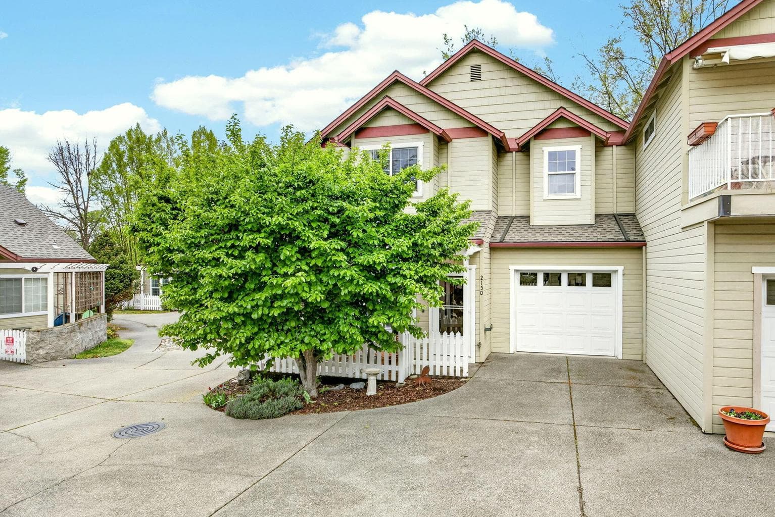 Photo of 2150 Siskiyou 5 of 40