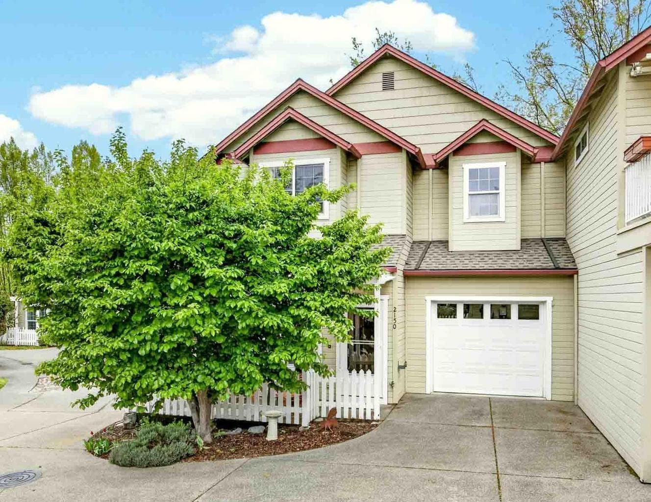 Photo of 2150 Siskiyou 2 of 40