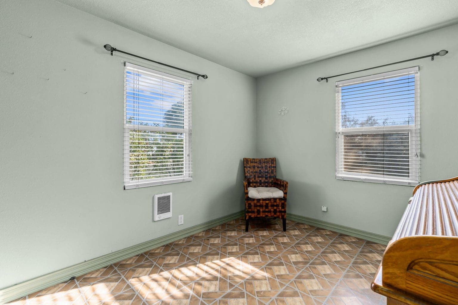 Located at the back of the house with 2 windows, light and bright!