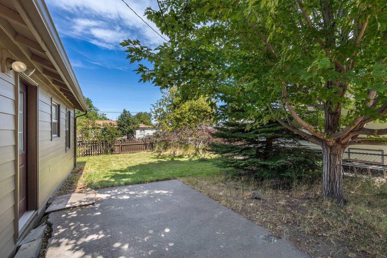 Photo of 654 NW 4th Street 22 of 25