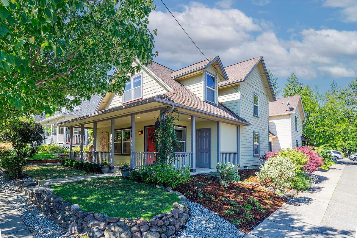 Photo of 923 Bellview 2 of 43