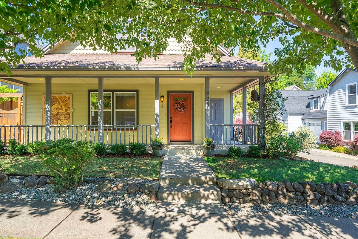 Photo of 923 Bellview 3 of 43