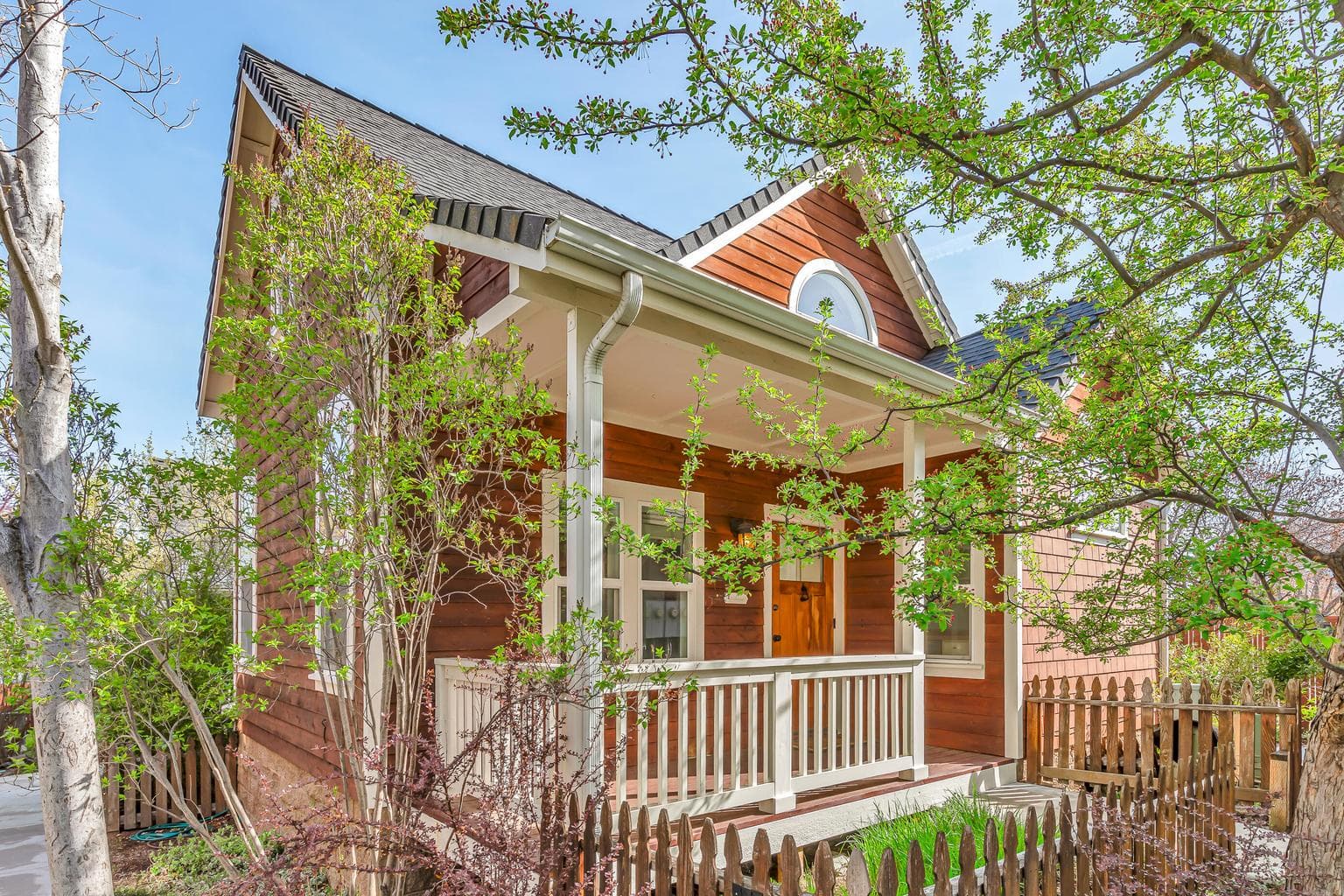 Photo of 2299 Siskiyou 1 of 29