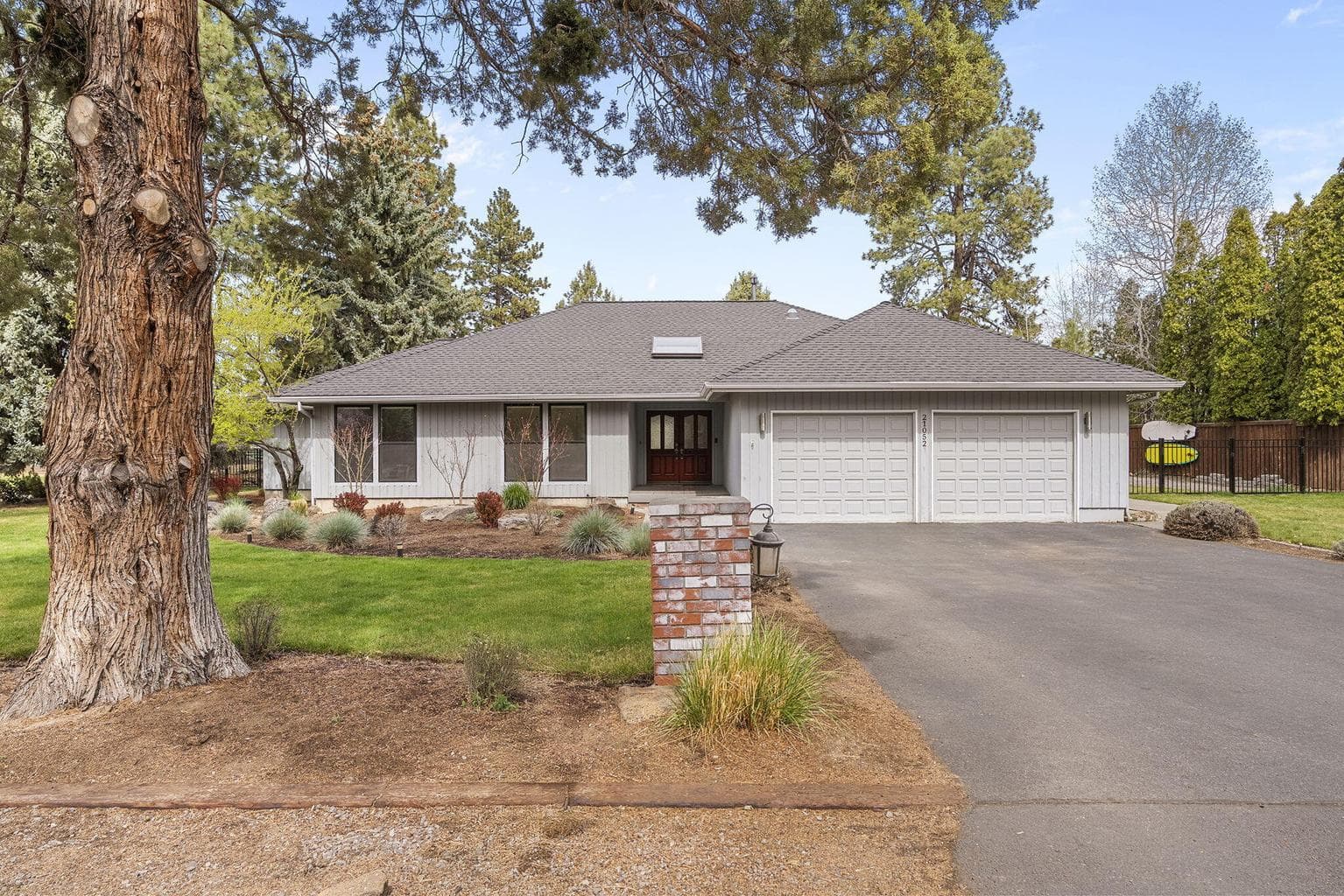 Photo of 21052 Desert Woods 1 of 48