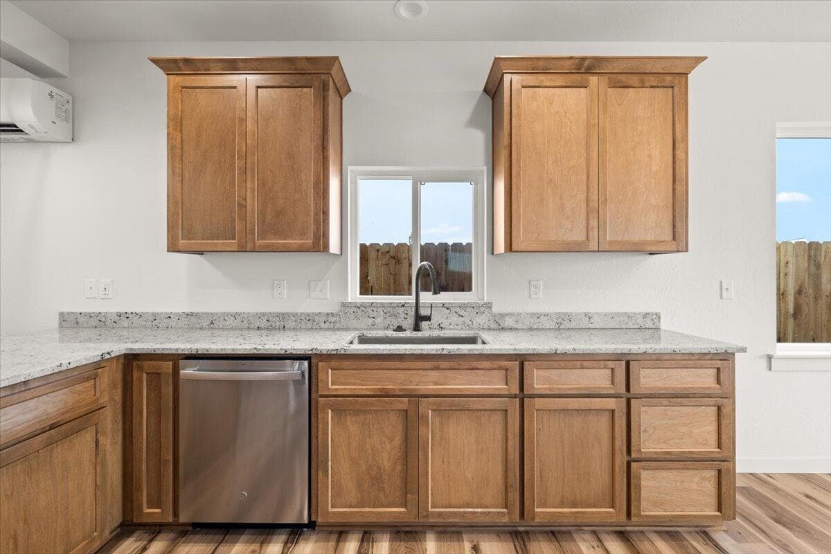 Photo of 728 Dahl 5 of 22