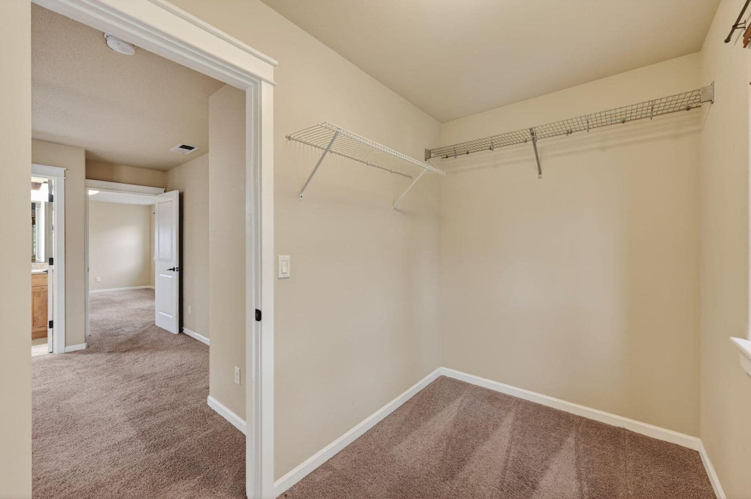 Photo of 20252 Badger Road 26 of 36