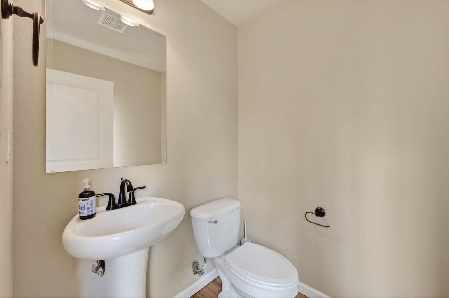 Photo of 20252 Badger Road 29 of 36